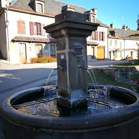 La Ruche Cantalienne Gasthuis Saint-Etienne-de-Chomeil